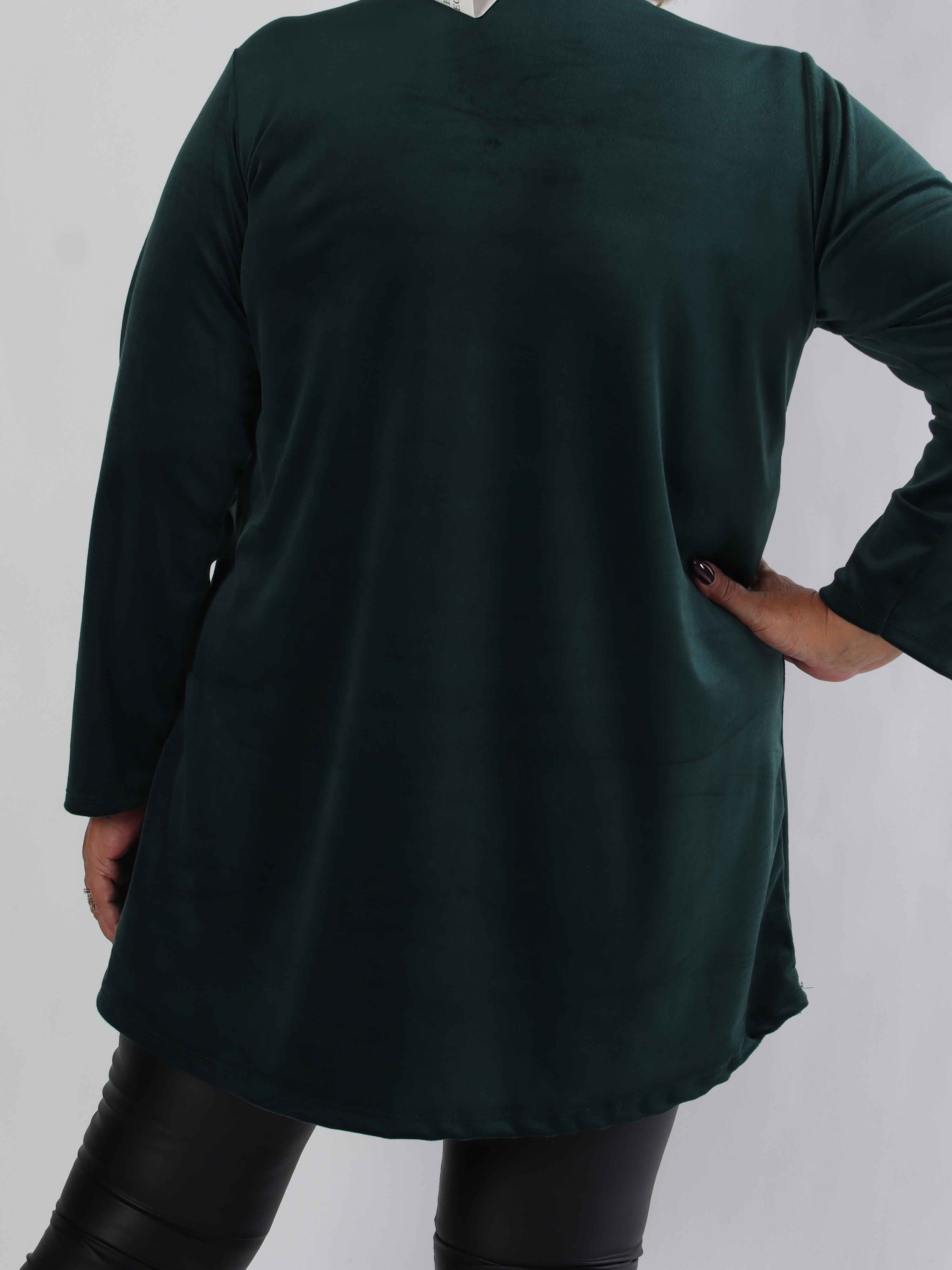 Ylva - Blød plus size tunikakjole i velour med guld broche